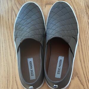 Steve Madden Ennore Women’s Olive Green Slip-On Sneakers with Textured Fabric